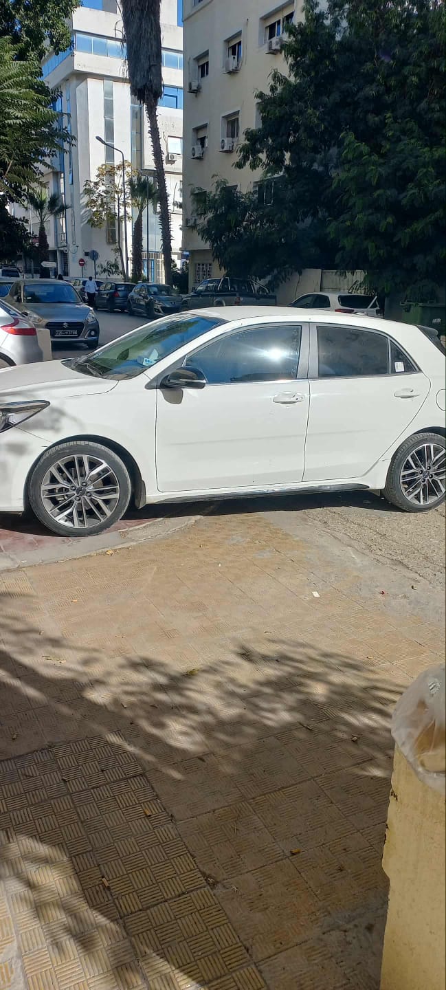 La Soukra&nbsp;Chotrana 1&nbsp;Kia&nbsp;Rio&nbsp;Kia rio gt line 1 �re main particulier