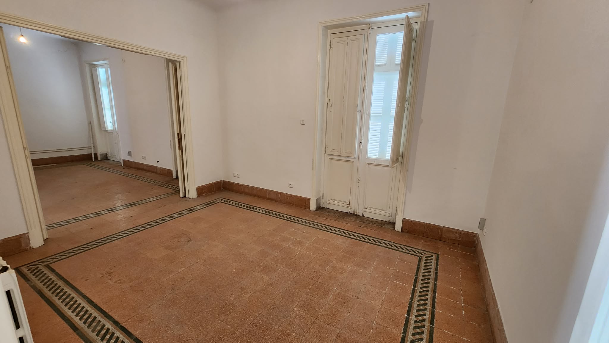 Bab Bhar&nbsp;Bab Bhar&nbsp;Vente&nbsp;Appart. 4 pi�ces&nbsp;Appartement 2s plus 3 chambres pr�s march� central