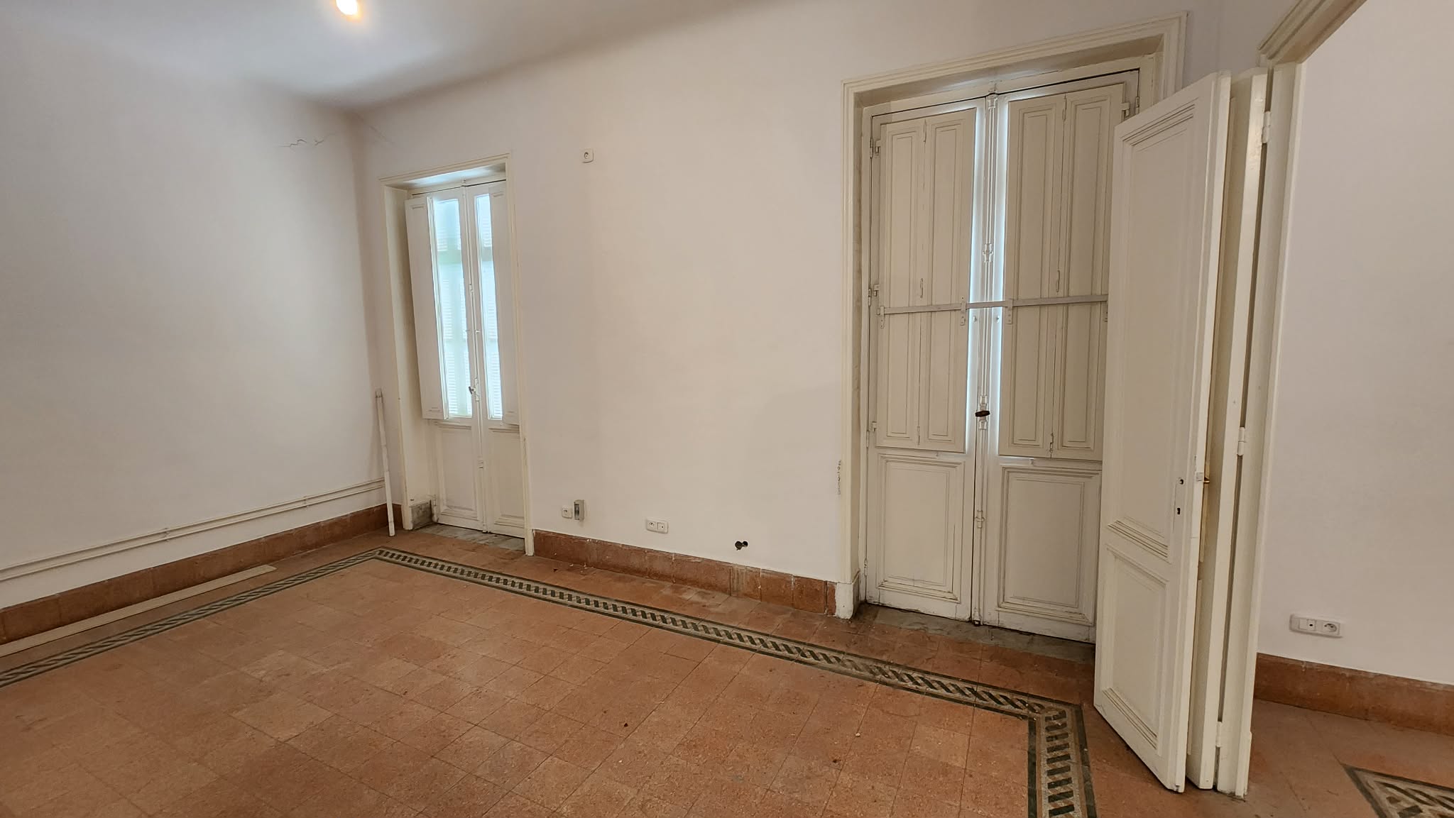 Bab Bhar&nbsp;Bab Bhar&nbsp;Vente&nbsp;Appart. 4 pi�ces&nbsp;Appartement 2s plus 3 chambres pr�s march� central