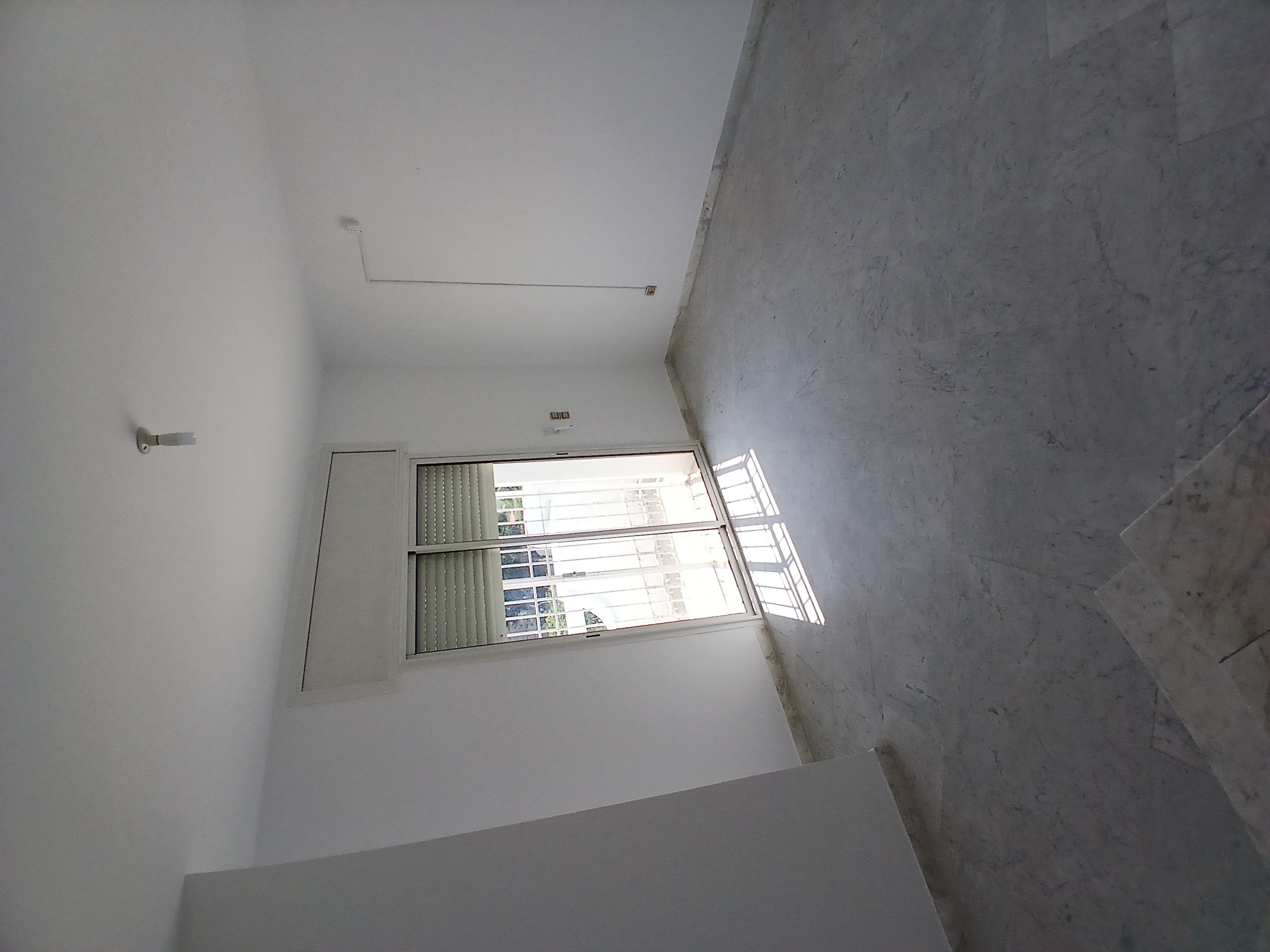 El Menzah&nbsp;El Menzah 9&nbsp;Vente&nbsp;Maisons&nbsp;Villa sur art�re commercial menzah 9
