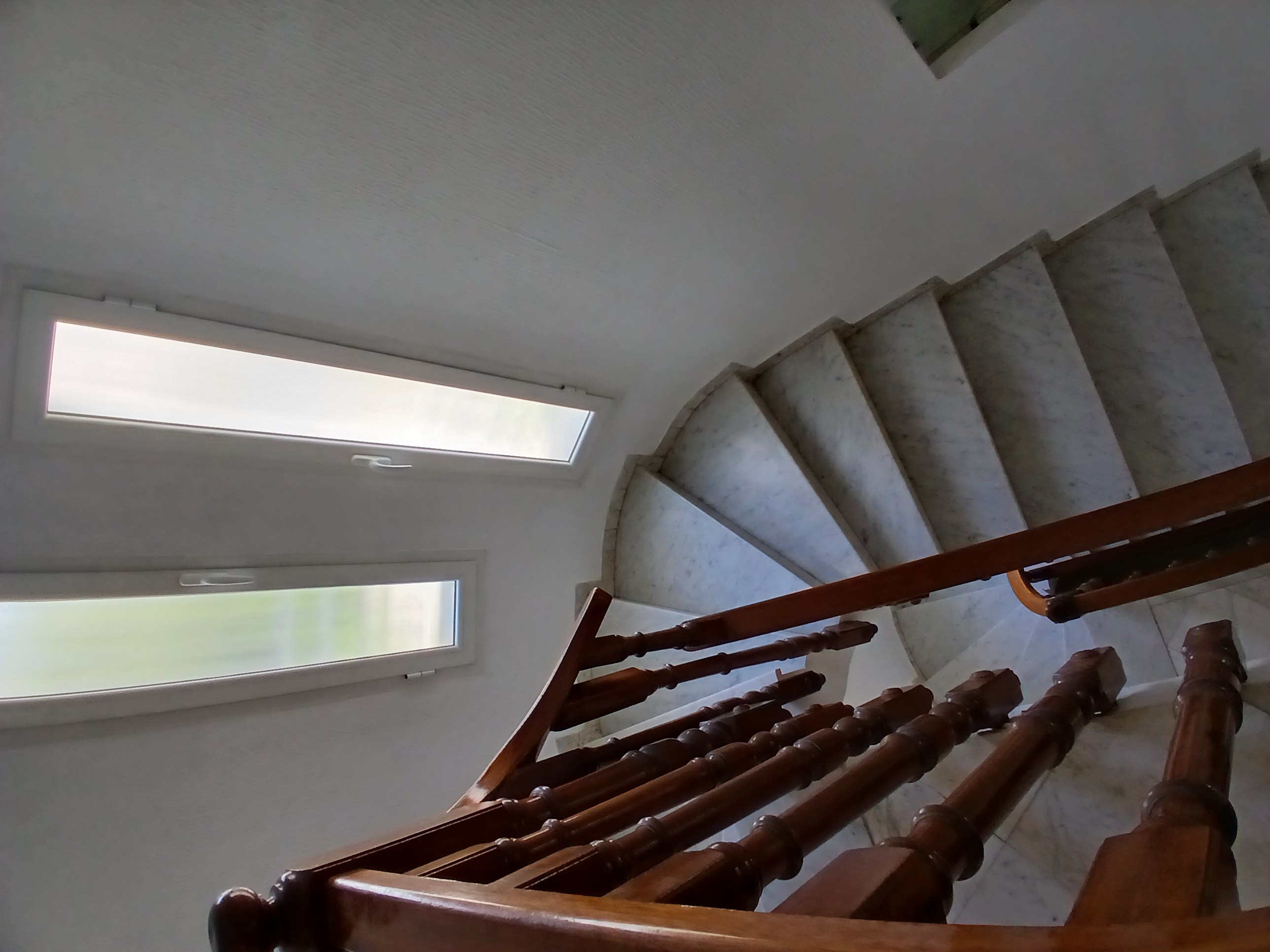 El Menzah&nbsp;El Menzah 9&nbsp;Vente&nbsp;Maisons&nbsp;Villa sur art�re commercial menzah 9
