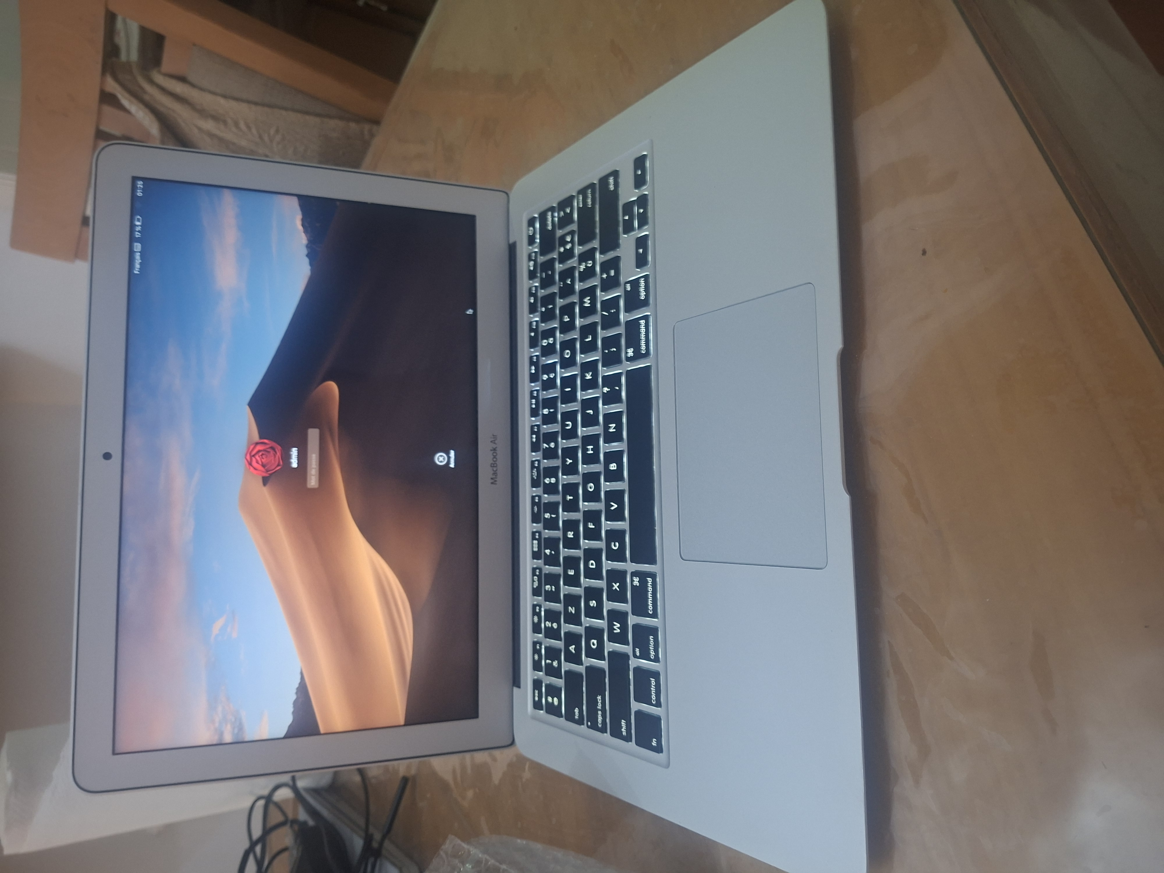 Le Bardo&nbsp;Khaznadar&nbsp;Ordin. familial&nbsp;Autre&nbsp;Ordinateur portable macbook apple