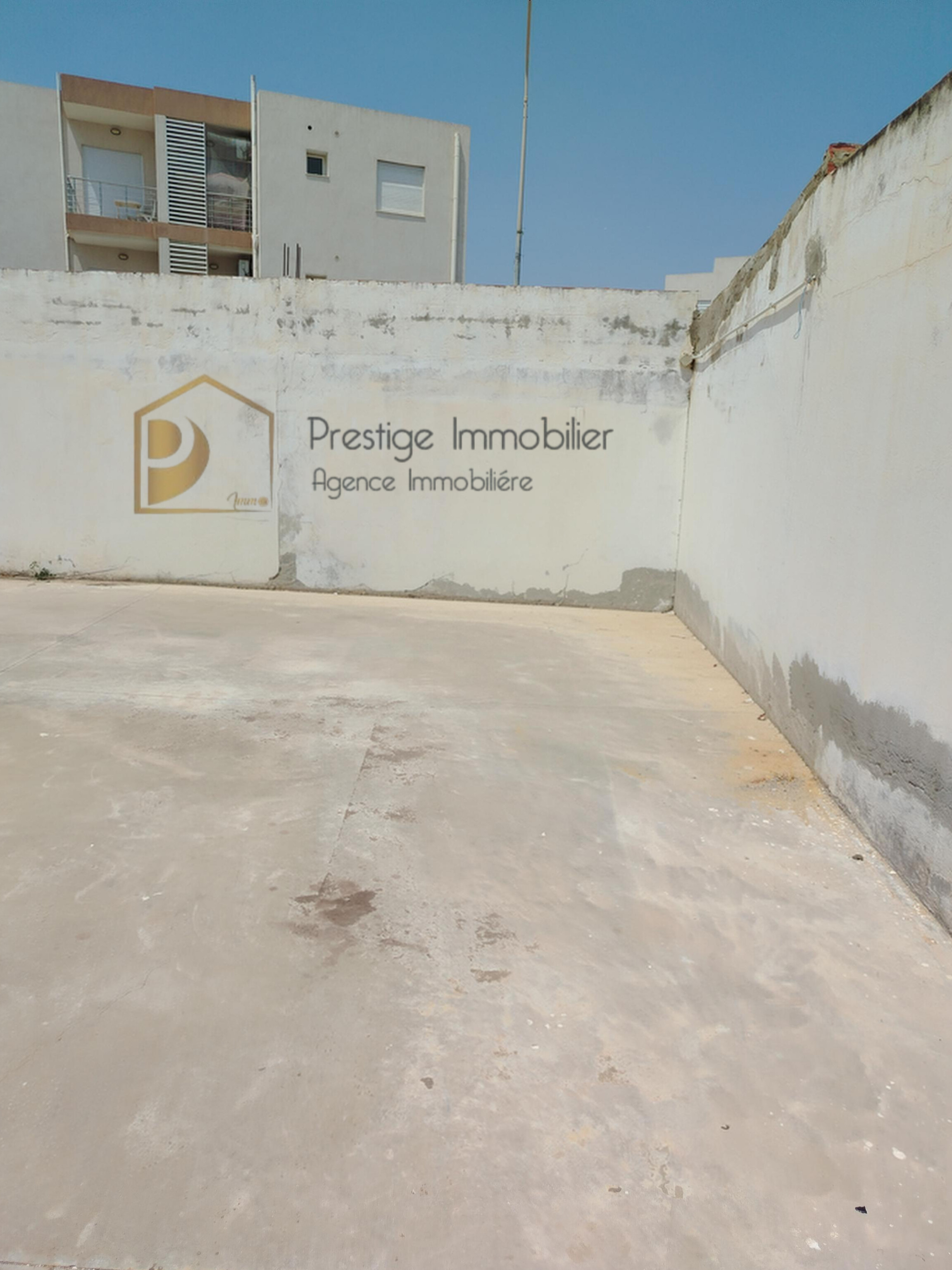 Hammam Chatt&nbsp;Borj Cedria&nbsp;Vente&nbsp;Surfaces&nbsp;Terrain avec deux locaux commerciaux