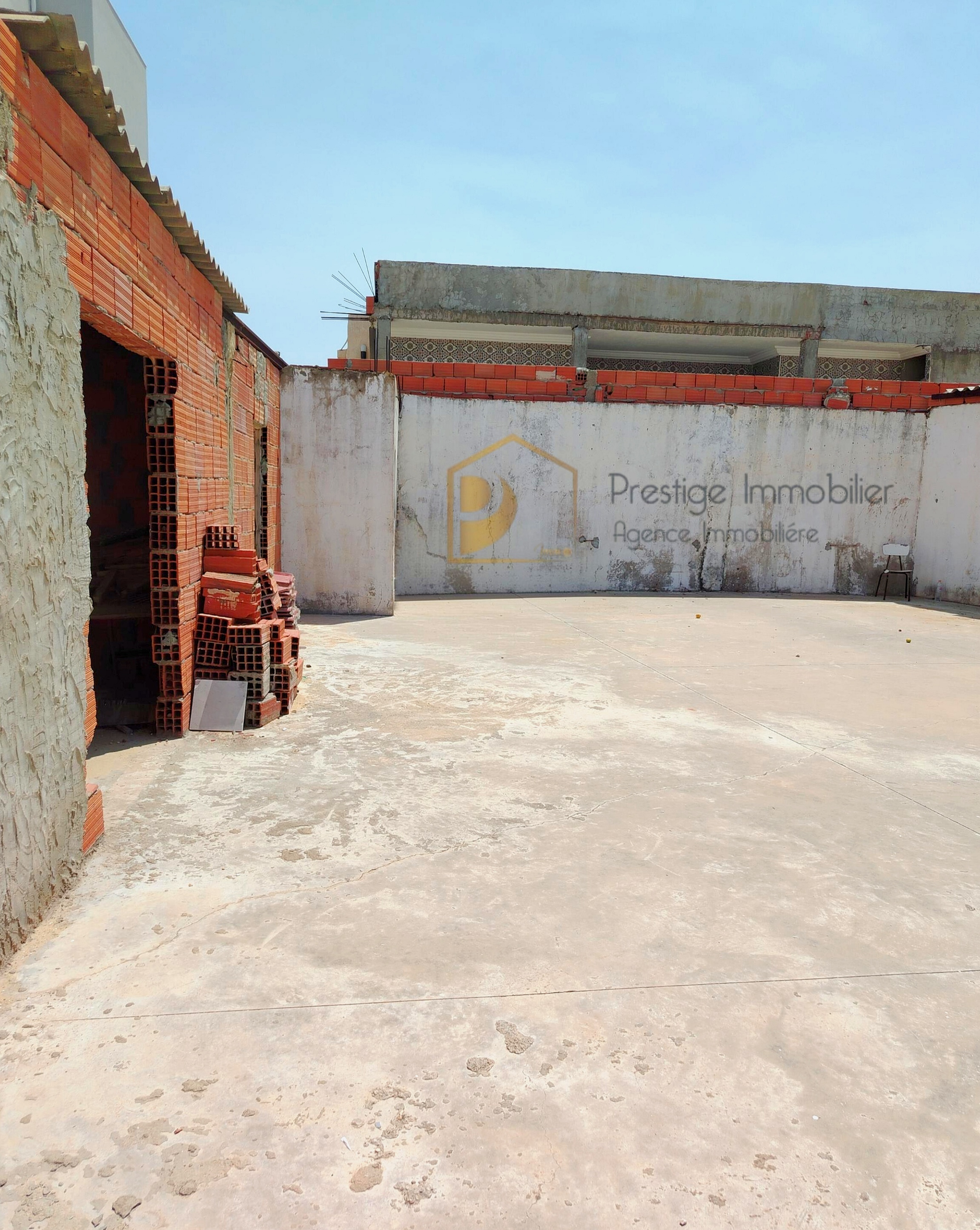 Hammam Chatt&nbsp;Borj Cedria&nbsp;Vente&nbsp;Surfaces&nbsp;Terrain avec deux locaux commerciaux