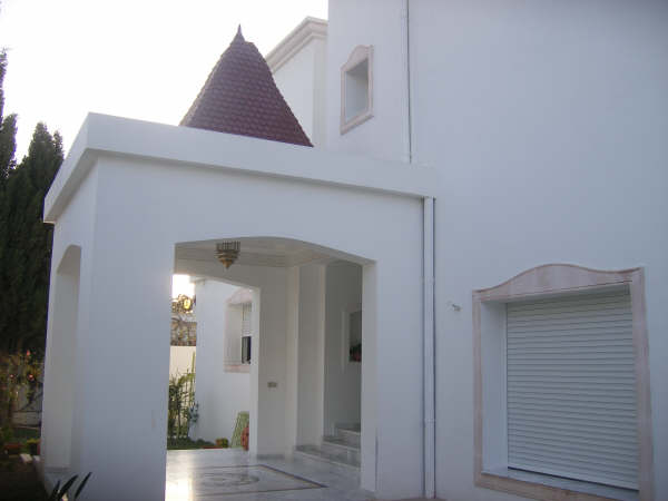 Rades&nbsp;Rades&nbsp;Vente&nbsp;Maisons&nbsp;Maison haut standing avec jardin et grande piscine