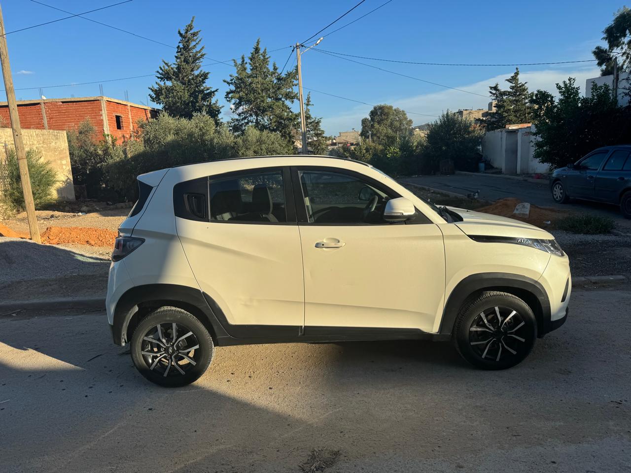 La Marsa&nbsp;Berge Du Lac&nbsp;Mahindra&nbsp;Autre Mod�le&nbsp;Mahindra kuv 100