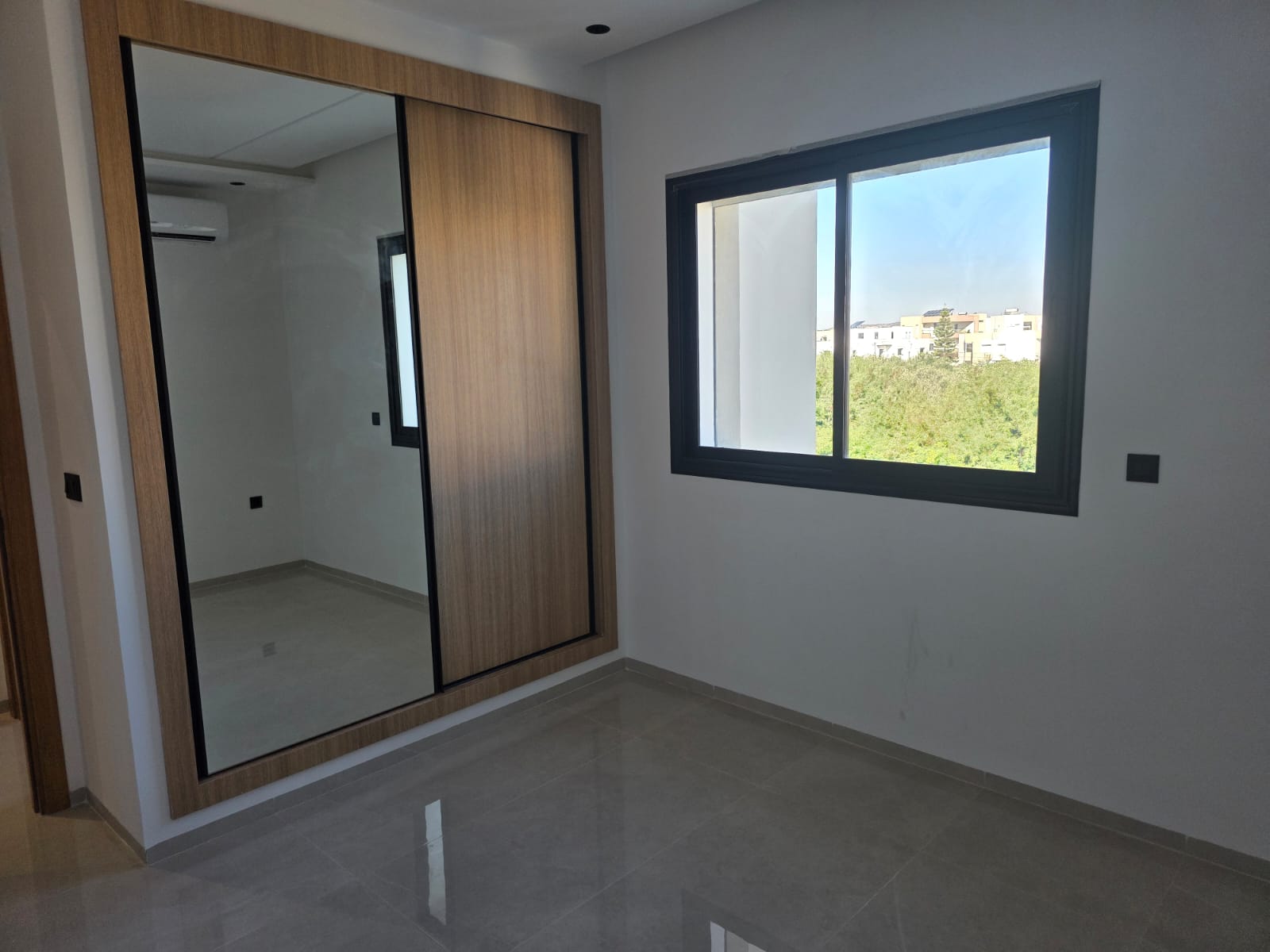 La Soukra&nbsp;Chotrana 1&nbsp;Vente&nbsp;Appart. 2 pi�ces&nbsp;Disponible salon plus 2 a chotrana 1 la soukra